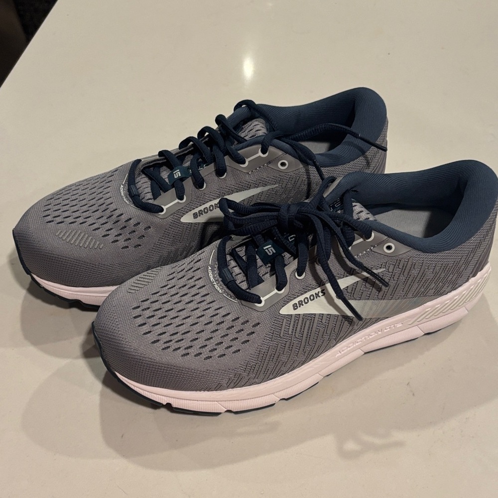 Brooks Charcoal NWOT Athletic Sneakers